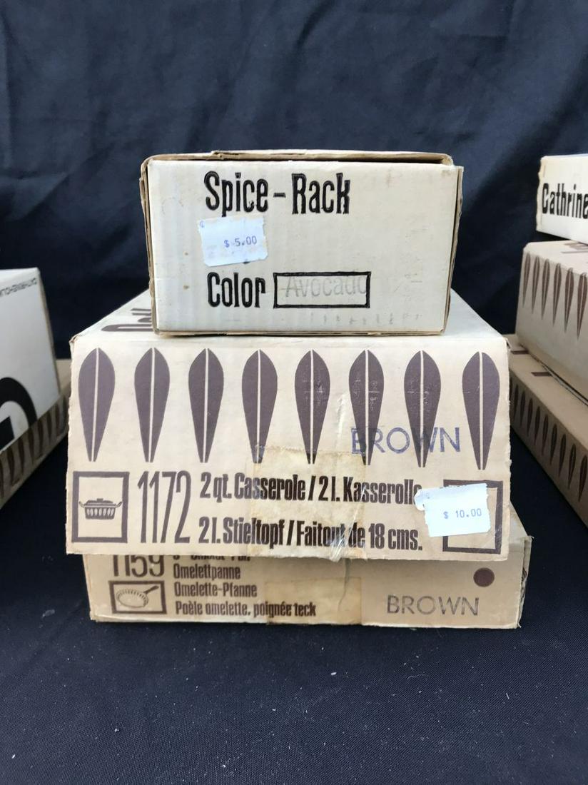 CATHRINE HOLM NEW OLD STOCK; AVOCADO SPICE RACK, BROWN: CATHRINE HOLM NEW OLD STOCK; AVOCADO SPICE RACK, BROWN 2 QUART CASSEROLE, AND BROWN 9" OMELET PAN