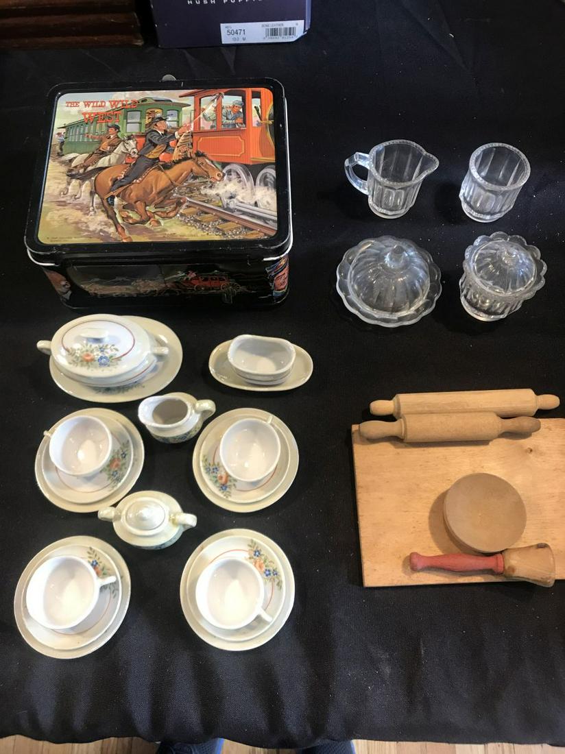 SANDWICH GLASS CHILDS SET, WILD WILD WEST LUNCHBOX,: SANDWICH GLASS CHILDS SET, WILD WILD WEST LUNCHBOX, BAKING SET, TEASET. PROPERTY FROM A HUNTINGTON ,MASS ESTATE