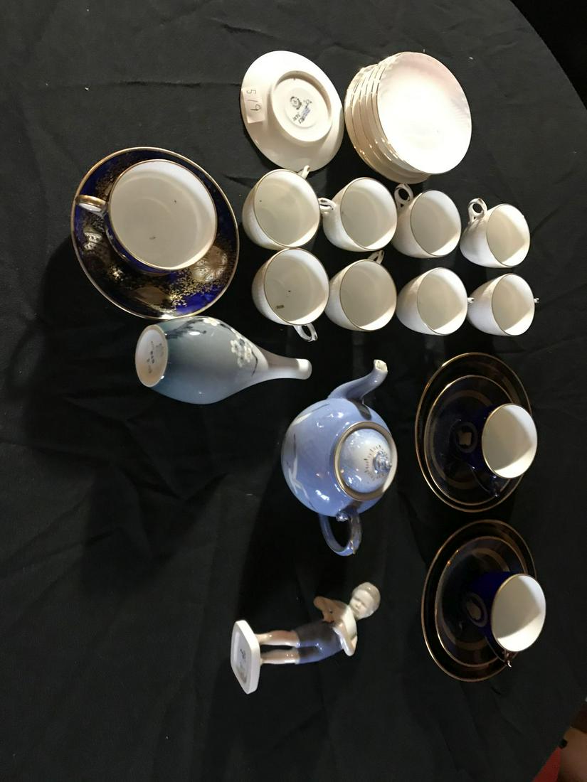 TWO TRAY LOTS BING AND GRONDHAL AND ROYAL COPENHAGEN: TWO TRAY LOTS BING AND GRONDHAL AND ROYAL COPENHAGEN PORCELAINS, 8" AND SMALLER