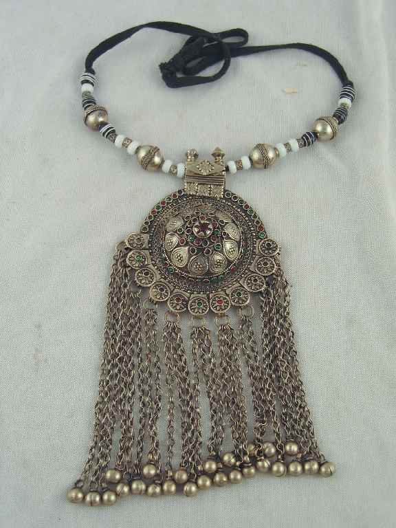 MIDDLE EASTERN SILVER NECKLACE: MIDDLE EASTERN SILVER NECKLACE