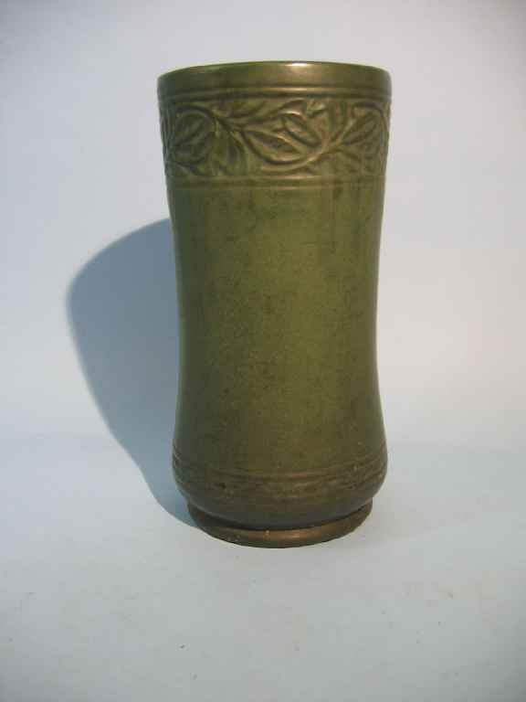 MATTE GREEN HAMPSHIRE POTTERY UMBRELLA STAND 21: MATTE GREEN HAMPSHIRE POTTERY UMBRELLA STAND 21"T CRACK AT VASE