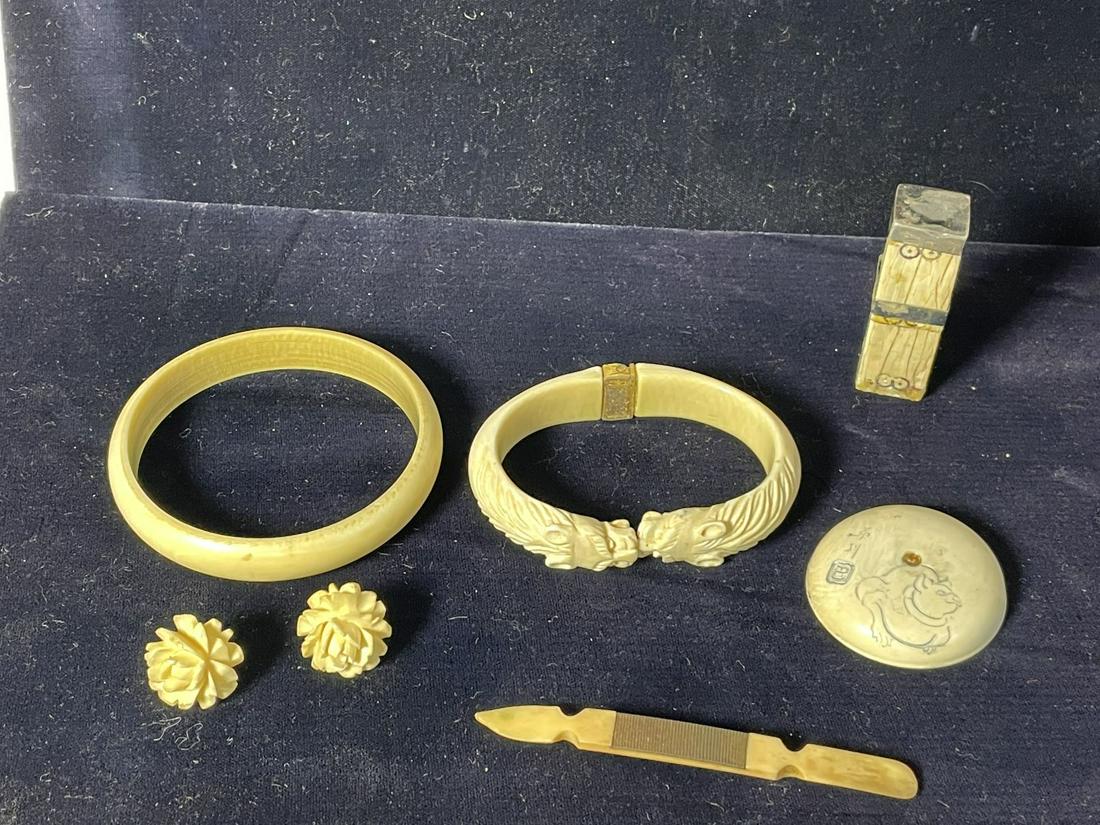 A GROUPING OF ANTIQUE CARVED BONE ITEMS: A GROUPING OF ANTIQUE CARVED BONE ITEMS