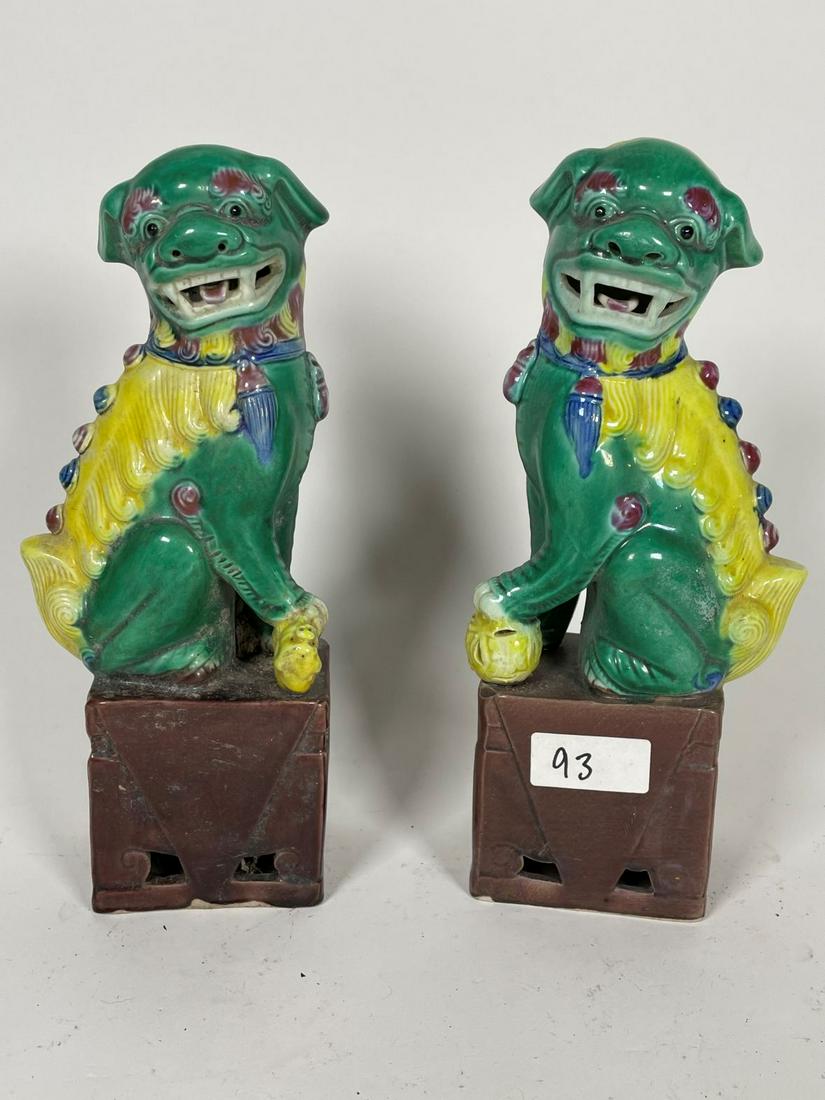 A PAIR OF CHINESE FOO DOGS ON PEDESTALS 8" TALL. WEIGHS: A PAIR OF CHINESE FOO DOGS ON PEDESTALS 8" TALL. WEIGHS 1 LB 10 OZ