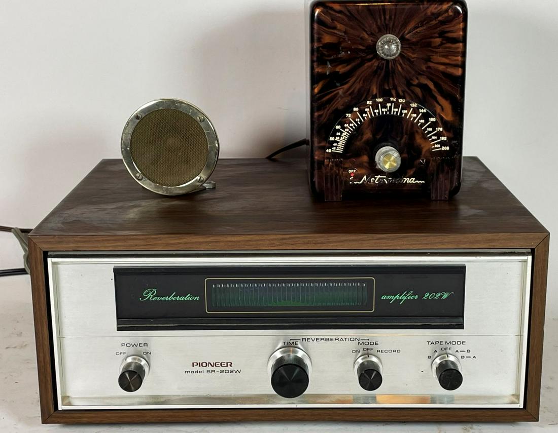 PIONEER MODEL SR-202W AMPLIFIER WITH A CRYSTALAB: PIONEER MODEL SR-202W AMPLIFIER WITH A CRYSTALAB METRONOME AND MINIATURE SPEAKER