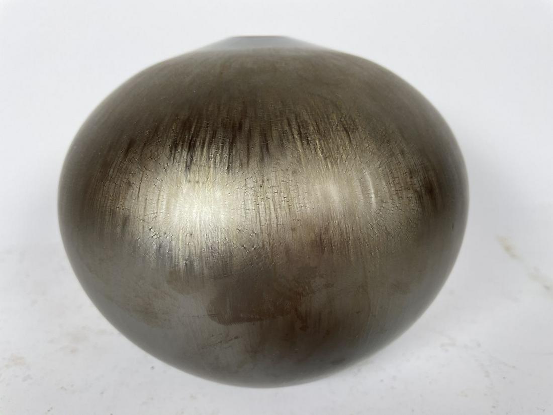 HIDEAKI MIYAMURA VASE 6" TALL 6" IN DIAMETER: HIDEAKI MIYAMURA VASE 6" TALL 6" IN DIAMETER