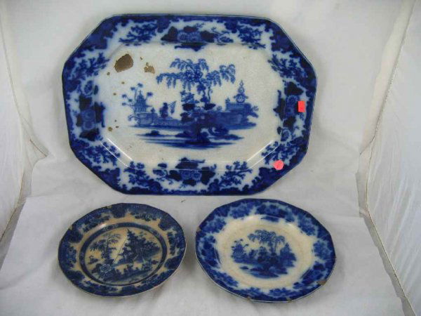 17" FLOW BLUE PLATTER BY ALCOCK IN THE SCINDE P: 17" FLOW BLUE PLATTER BY ALCOCK IN THE SCINDE PATTERN TOGETHER WITH 2 FLOW BLUE PLATES