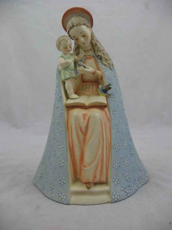 8" MADONNA HUMMEL FIGURINE: 8" MADONNA HUMMEL FIGURINE
