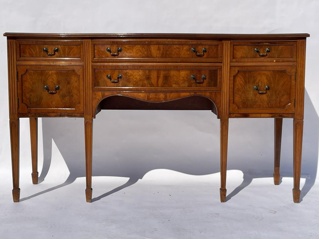 AN EARLY 20TH CENTURY HEPPLEWHITE STYLE SIDEBOARD (1 of 3)