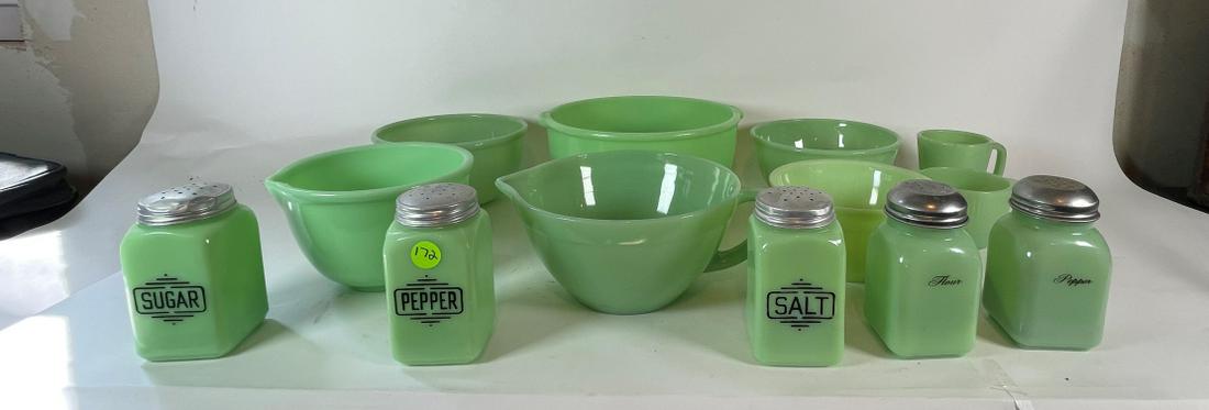 A GROUPING OF JADEITE GLASS 9.5" AND SMALLER (1 of 4)