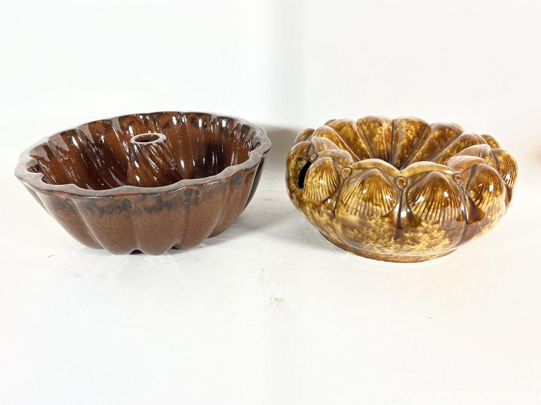 A ROCKINGHAMWARE BUNDT CAKE MOLD 8.5" IN DIAMETER X 4" (1 of 3)