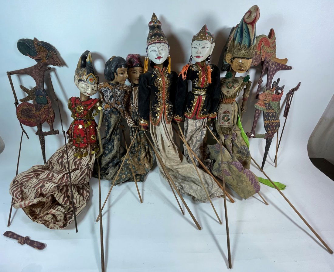 EIGHT ANTIQUE THAI PUPPETS AND SHADOW PUPPETS , HAND (1 of 8)
