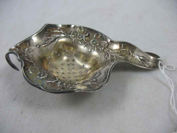 STERLING SILVER REPOUSSE TEA STRAINER 0.9OZ.