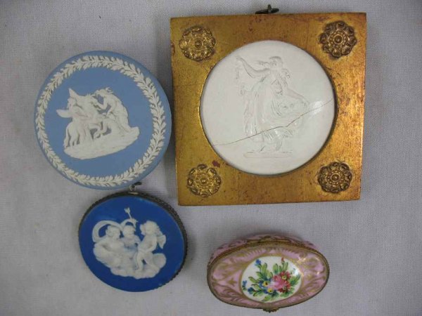 ANTIQUE LIMOGES TRINKET BOX W/ 3 PIECES OF JAS: ANTIQUE LIMOGES TRINKET BOX W/ 3 PIECES OF JASPERWARE