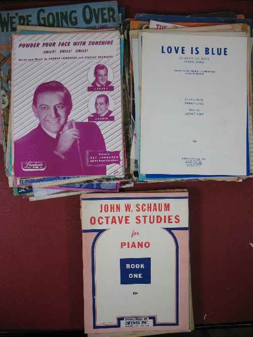 BOX OF SHEET MUSIC: BOX OF SHEET MUSIC
