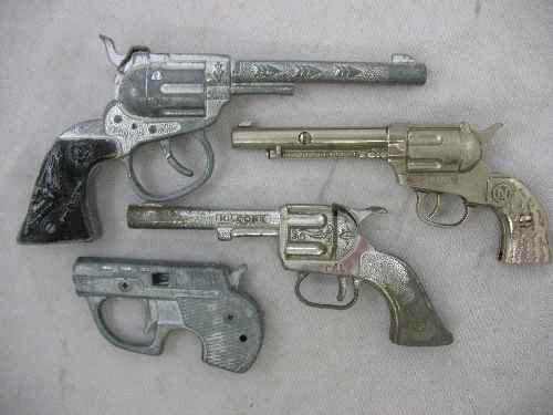 4 MODEL CAP GUNS: 4 MODEL CAP GUNS