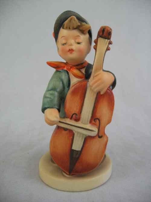 HUMMEL FIGURE FULL BEE OF BOY WITH CELLO: HUMMEL FIGURE FULL BEE OF BOY WITH CELLO