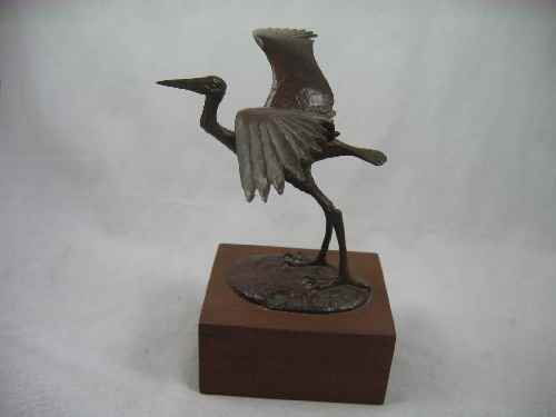 BRONZE SCULPTURE OF CRANE BY ELLIOT OFFNER 1989: BRONZE SCULPTURE OF CRANE BY ELLIOT OFFNER 1989 7.5" INC BASE