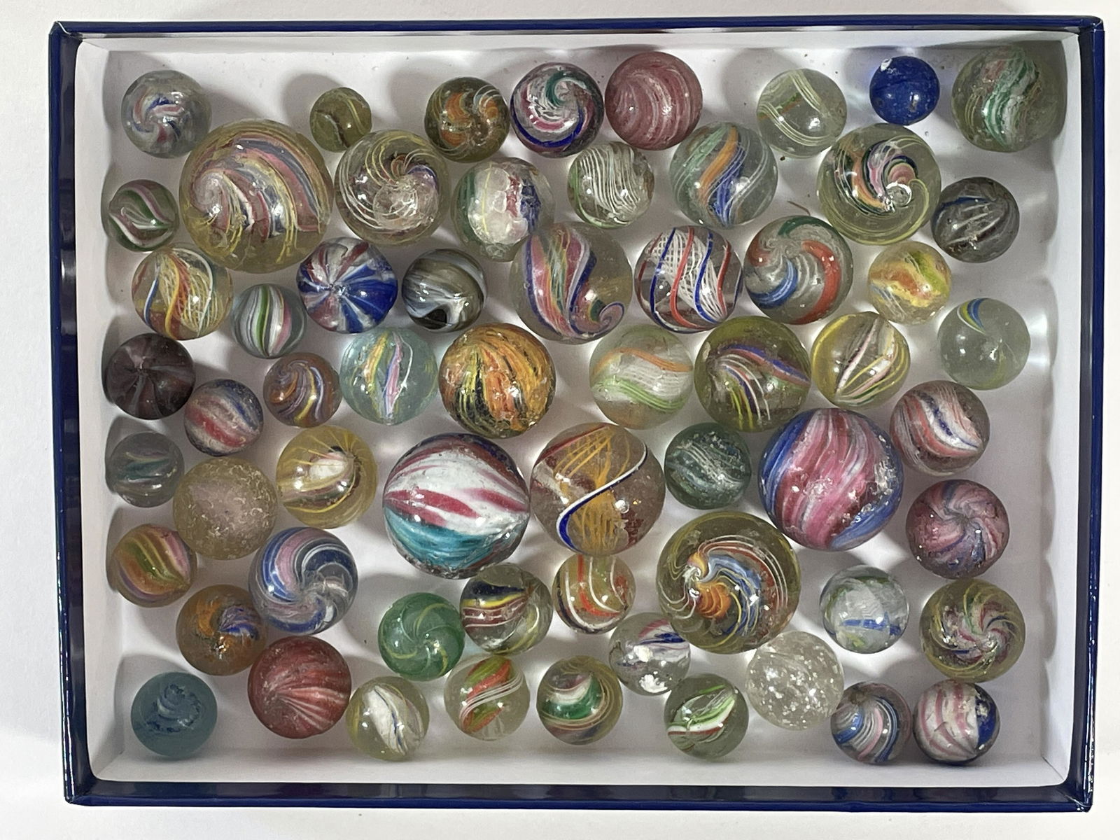 LARGE LOT OF EARLY ANTIQUE SWIRL MARBLES (1 of 3)