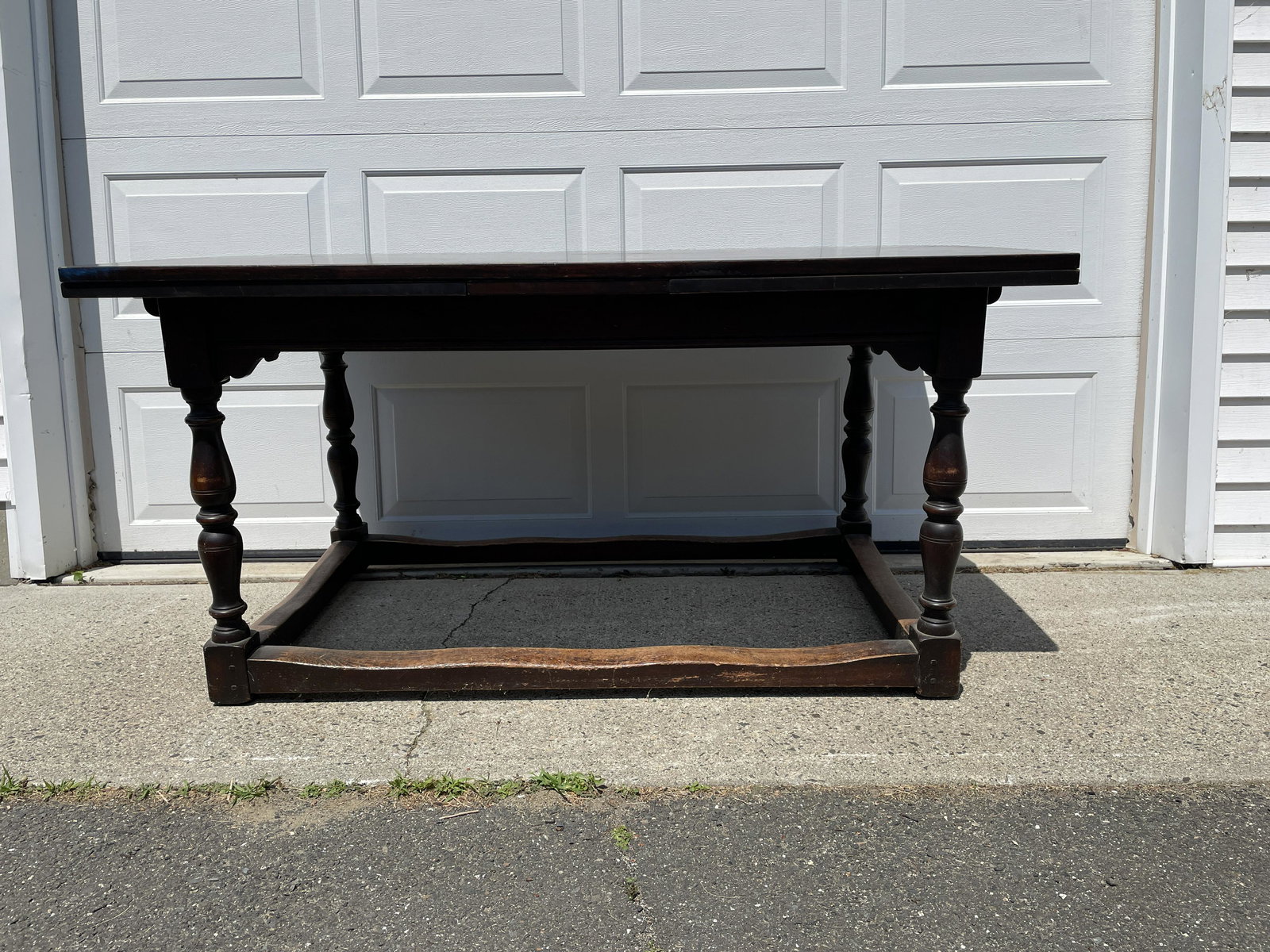 AN IMPORTED PAINE FURNITURE TAVERN TABLE. SOLID OAK PEG (1 of 5)