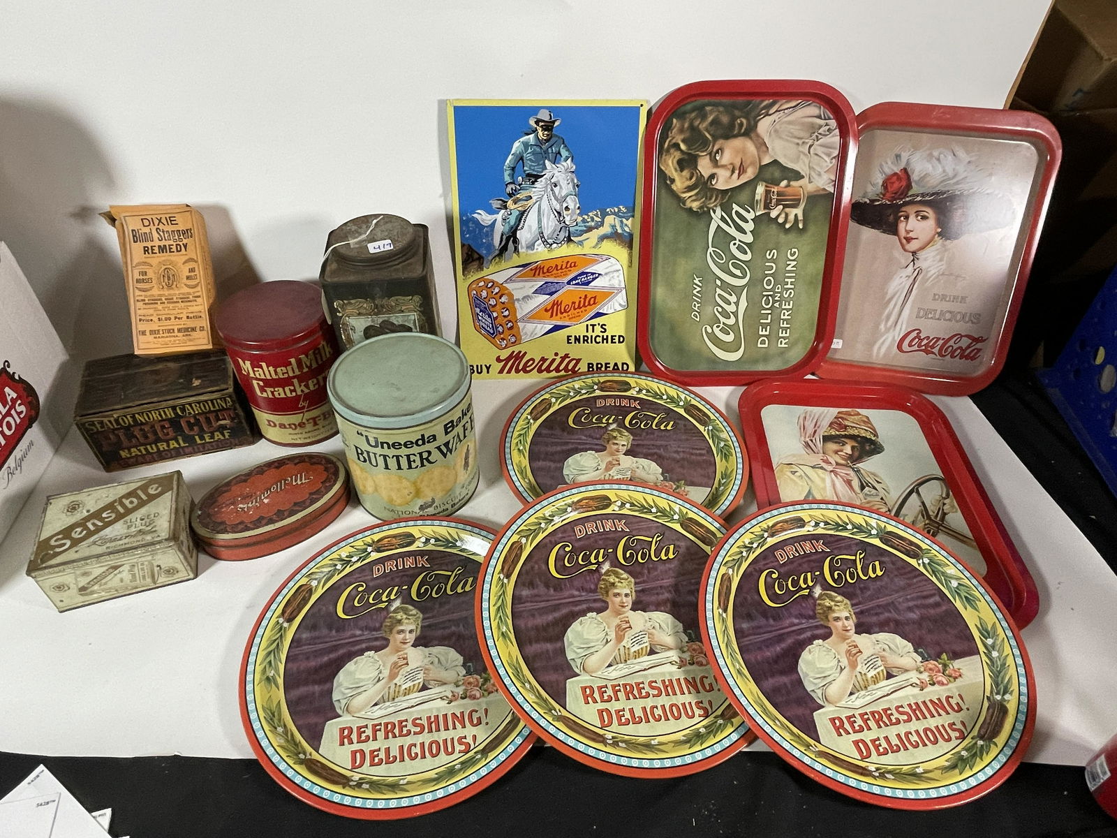LARGE LOT OF TINS AND TRAYS, VARIOUS VINTAGES (TRAYS (1 of 7)