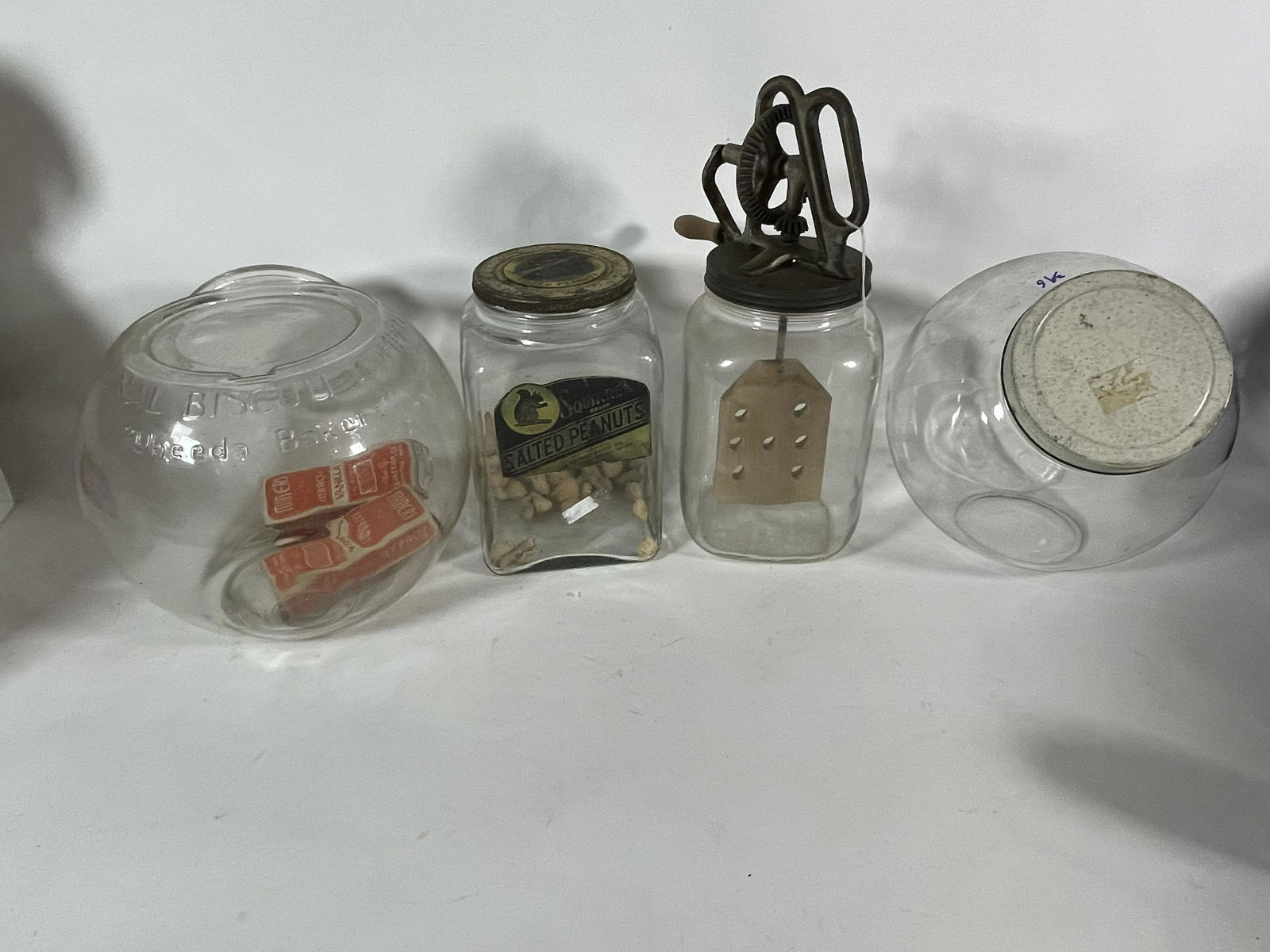 COUNTRY LOT, INCLUDES UNEEDA BISCUIT JAR, SQUIRREL (1 of 12)