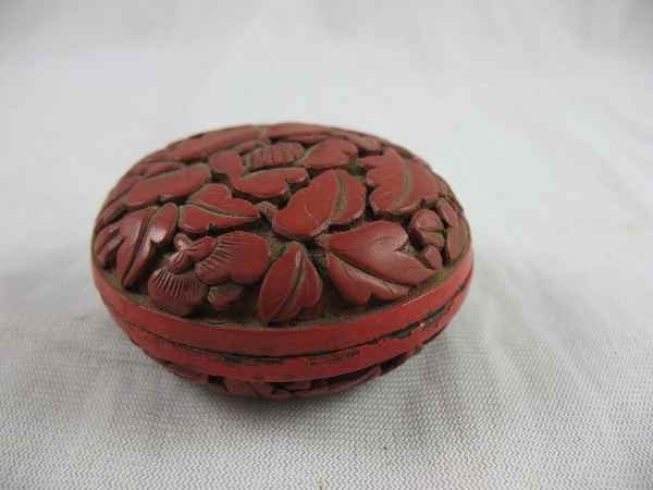2" CARVED ANTIQUE CINNABAR BOX: 2" CARVED ANTIQUE CINNABAR BOX