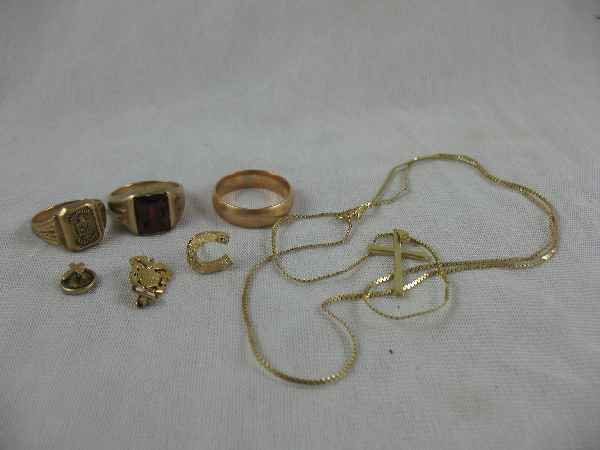 14K GOLD MENS WEDDING RING 2 10K RINGS 14K CRO: 14K GOLD MENS WEDDING RING 2 10K RINGS 14K CROSS WITH CHAIN AND 2 14K PINS 30 GRAMS