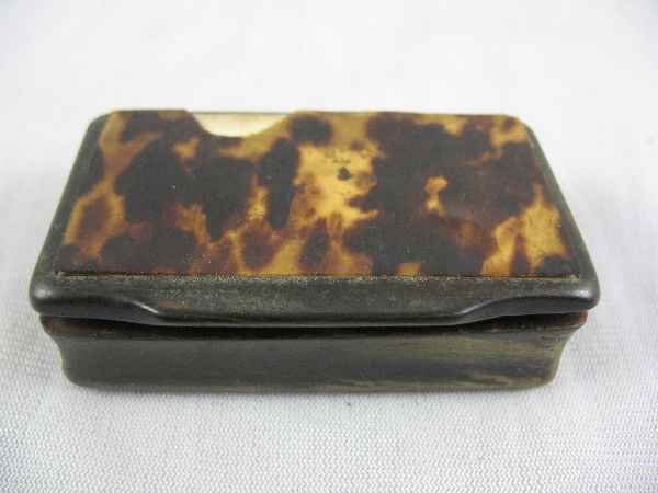 19TH CENTURY TORTOISESHELL SNUFF BOX: 19TH CENTURY TORTOISESHELL SNUFF BOX