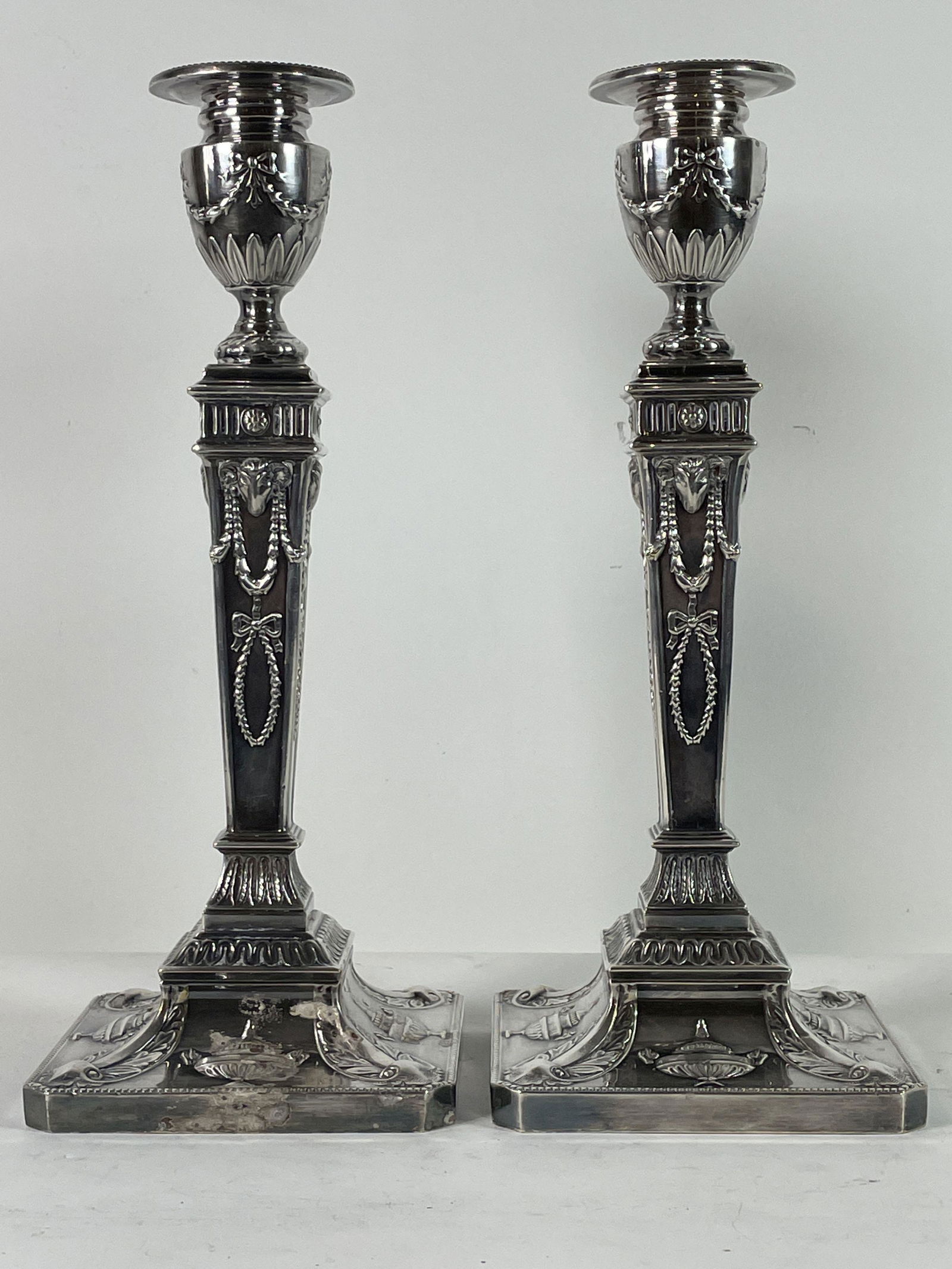PAIR OF GEORGIAN ENGLISH SILVERPLATED CANDLESTICKS. (1 of 6)