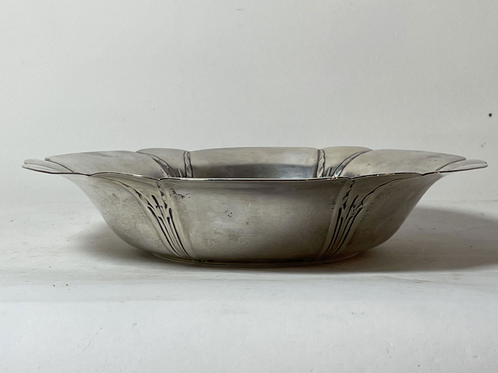 A HEAVY INTERNATIONAL STERLING SILVER CENTER BOWL IN (1 of 5)