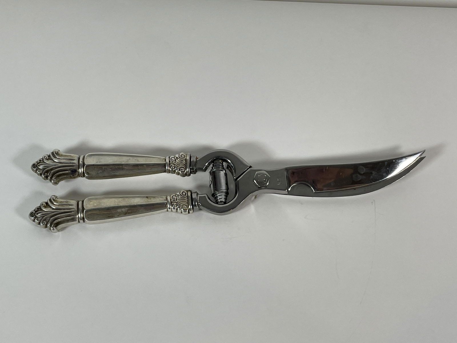 A LARGE PAIR OF STERLING SILVER PINKING SHEARS. 11.5" (1 of 5)