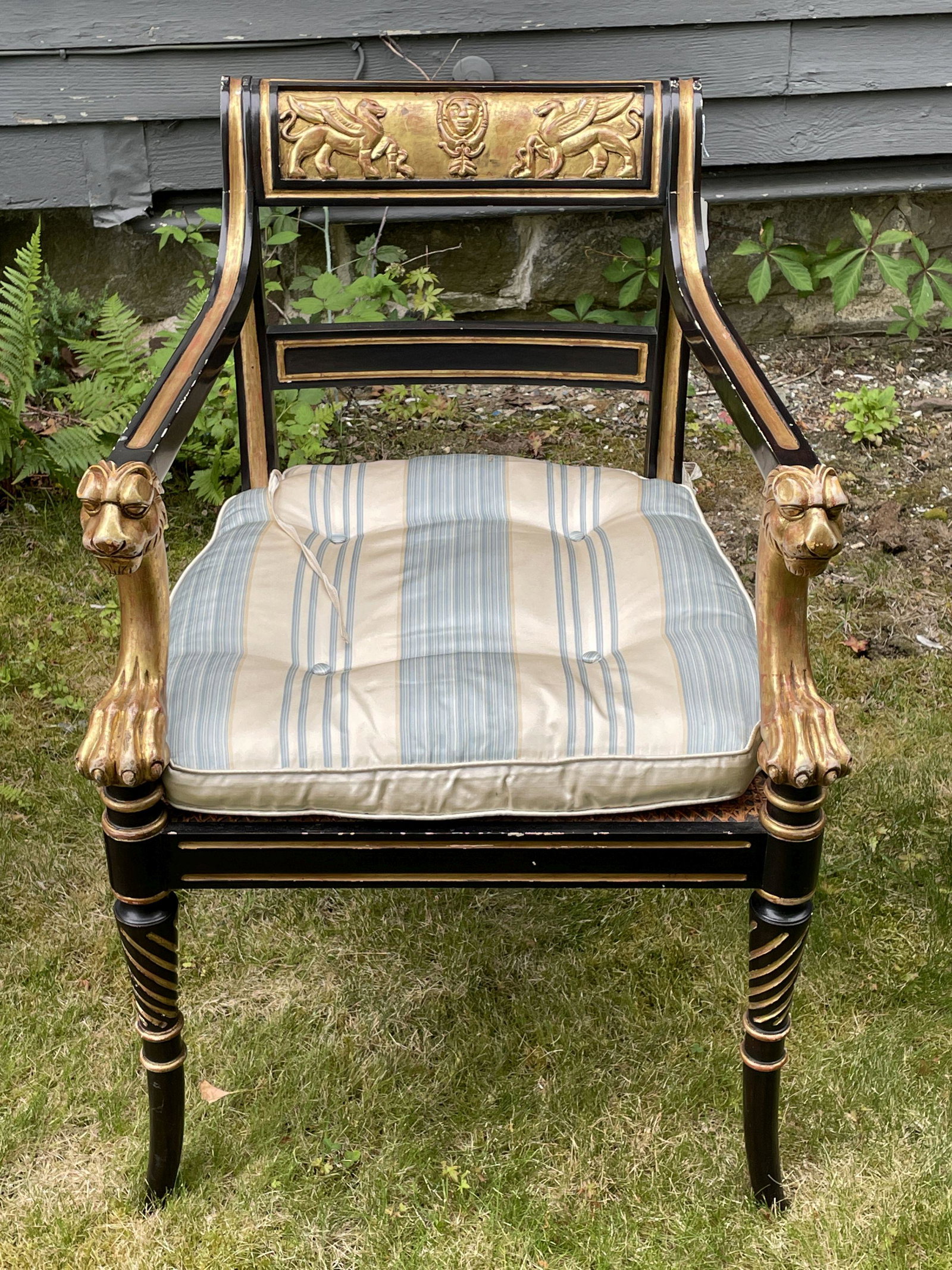 A FEDERAL GILT AND LACQUERED ARMCHAIR, 22" X. 22" X: A FEDERAL GILT AND LACQUERED ARMCHAIR, 22" X. 22" X 35". 18" SEAT HEIGHT X 19" SEAT DEPTH.