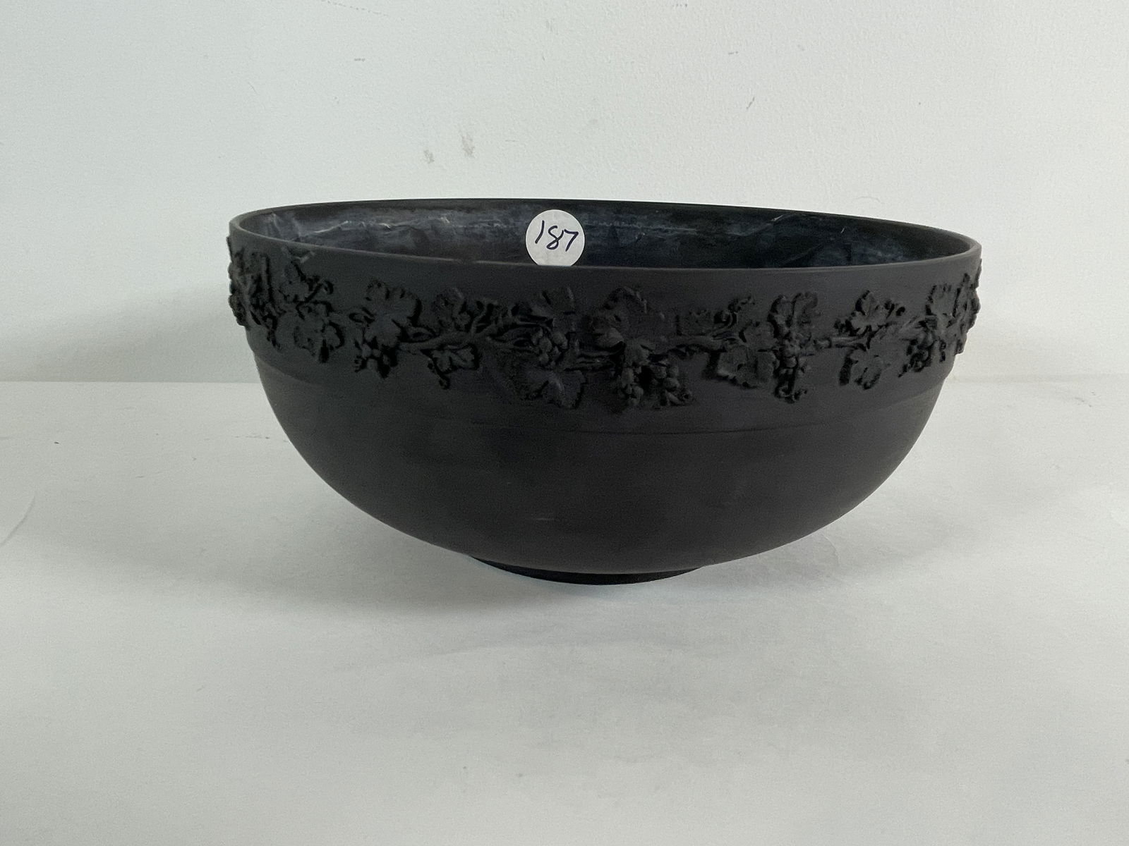A WEDGEWOOD BLACK BASALT CONSOLE BOWL, 8" X 4". (1 of 6)