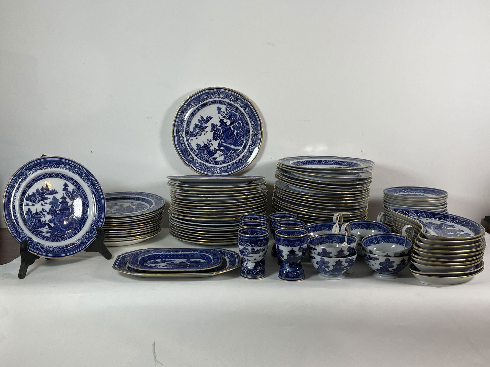 100 PIECES GOLD RIMMED COPELAND SPODE CHINA. 9.5" AND S (1 of 8)