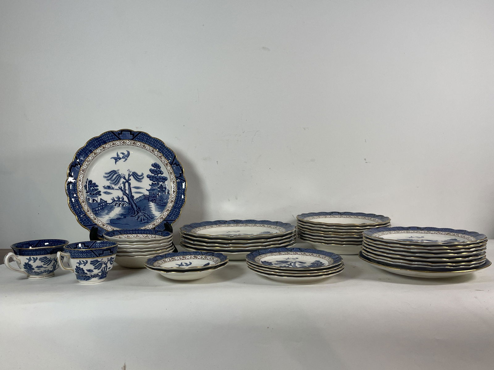 30 PIECES BOOTH'S REAL OLD WILLOW. 9.5" AND SMALLER (1 of 7)