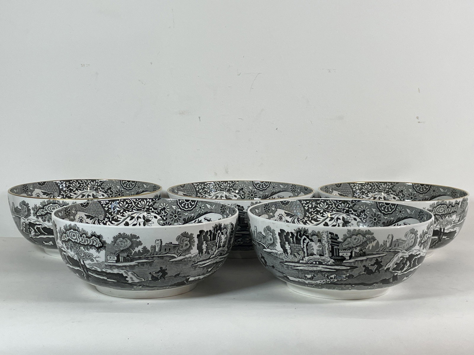 5 PIECES SPODES BLACK ITALIAN CONSOLE BOWLS, 9.5" X: 5 PIECES SPODES BLACK ITALIAN CONSOLE BOWLS, 9.5" X 3.5". PROPERTY OF A FINE SAG HARBOR ESTATE