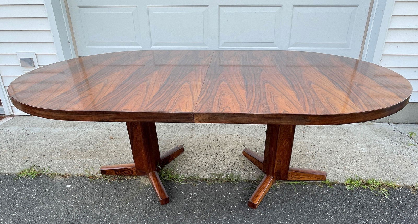 A SIGNED GORDON RUSSELL MCM ROSEWOOD TABLE (1 of 5)