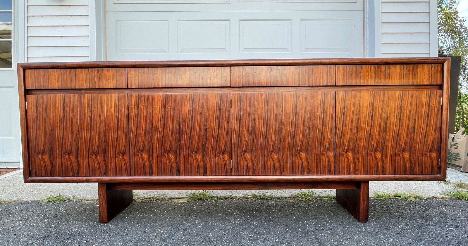 A SIGNED GORDON RUSSELL MCM ROSEWOOD SIDEBOARD (1 of 5)