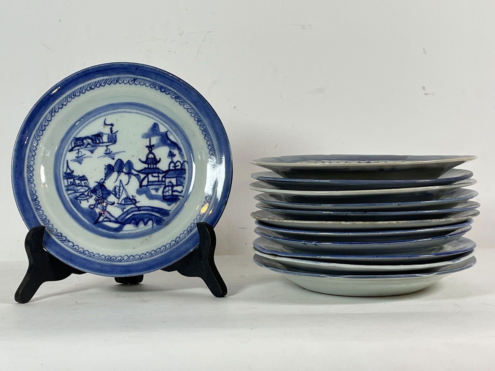 12 19TH CENTURY CANTON PLATES, 8.5" D. PROPERTY OF A (1 of 10)