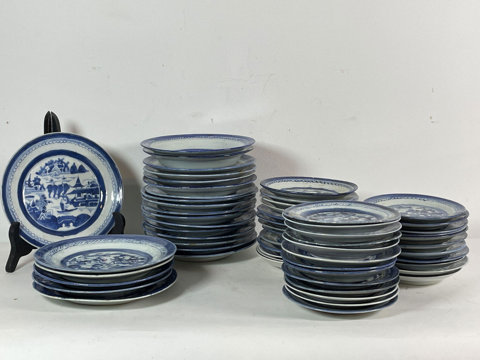 LARGE LOT OF CANTON PLATES, 7" AND 6" D. PROPERTY OF A (1 of 4)