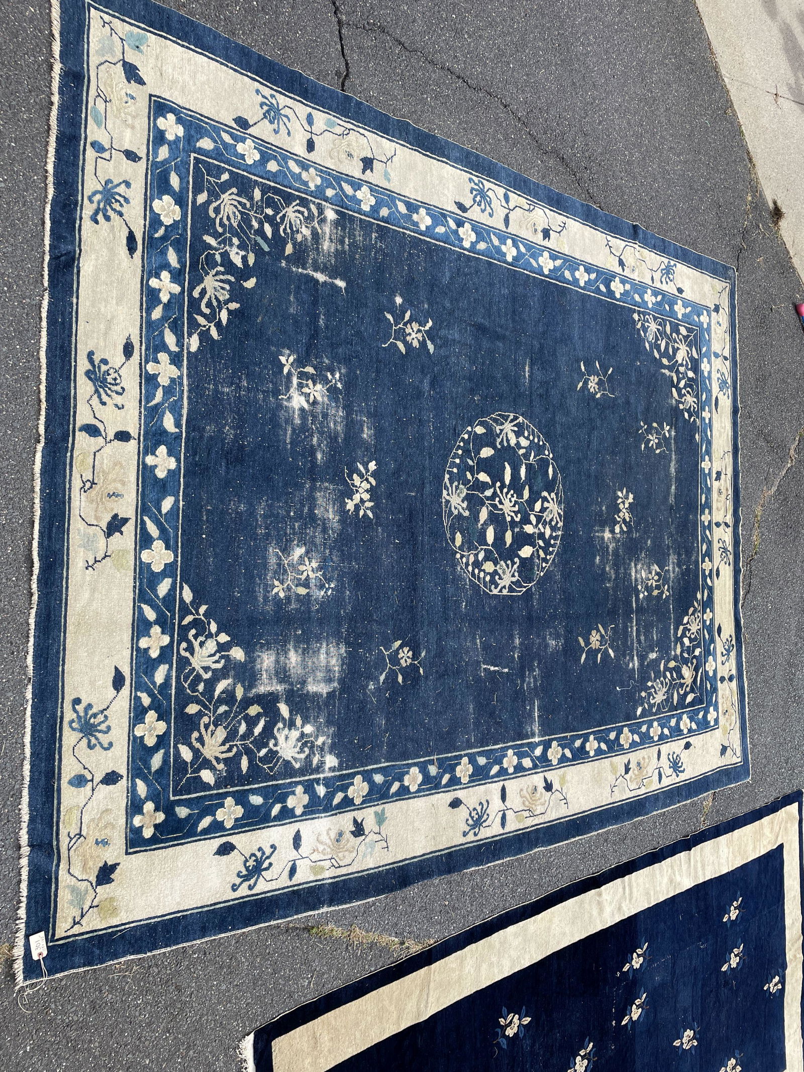 A BLUE AND WHITE CHINESE CARPET, 109" X 140". PROPERTY (1 of 5)