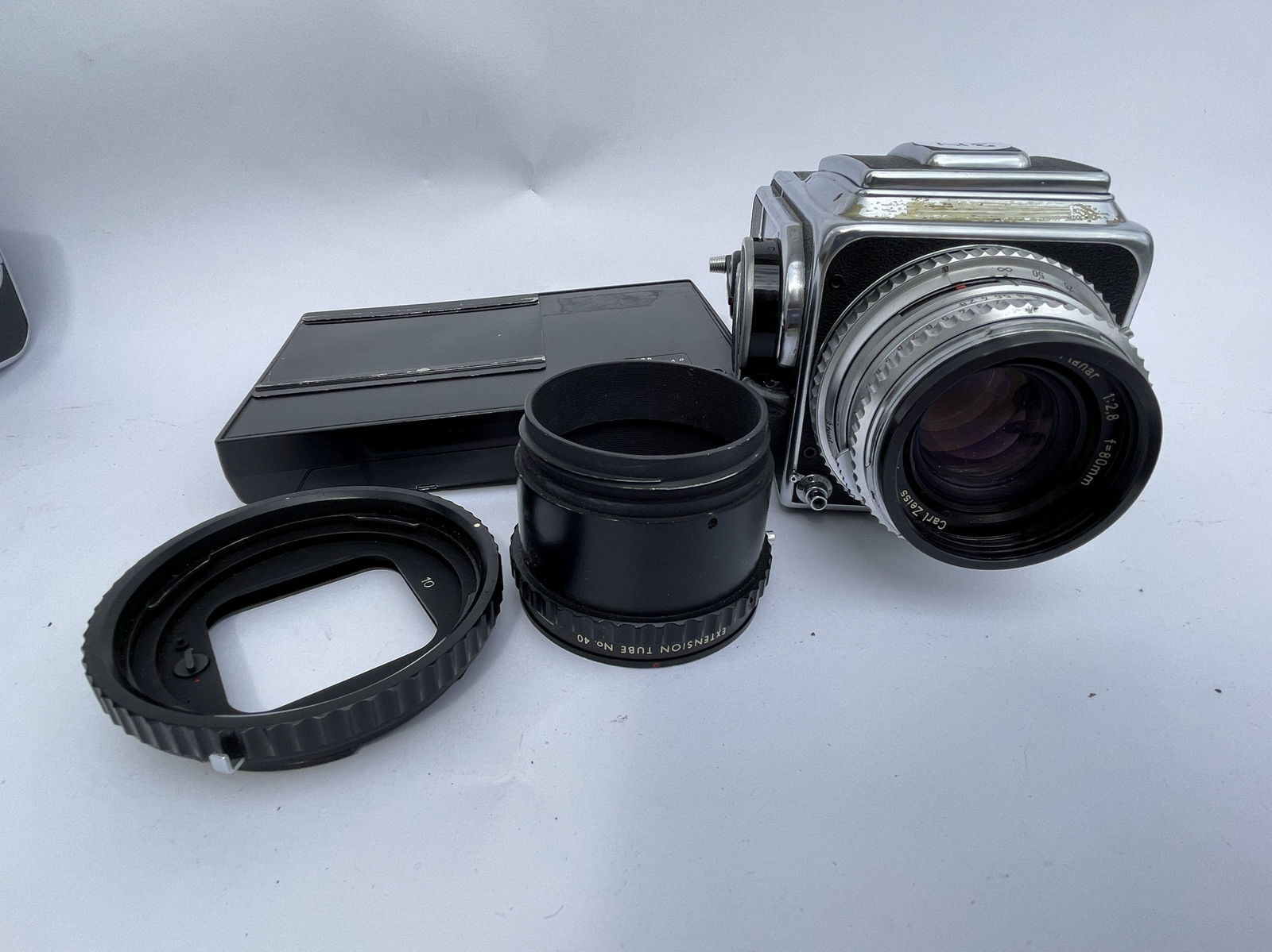 A HASSELBLAD 500C OUTFIT W/ A ZEISS PLANAR 1:28 80MM (1 of 2)