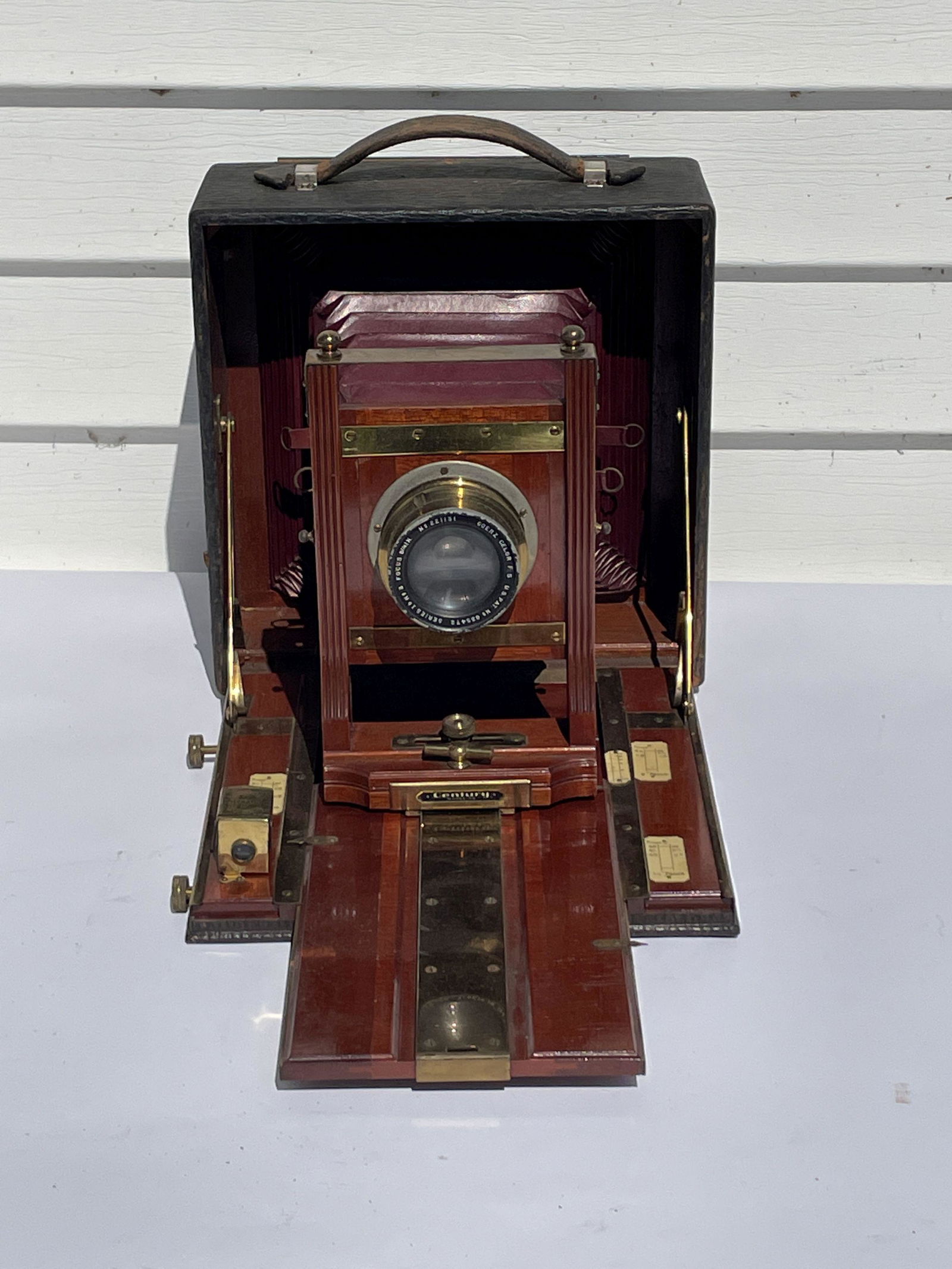 8 X 5 CENTURY MAHOGANY CAMERA OUTFIT. PROPERTY OF A (1 of 10)
