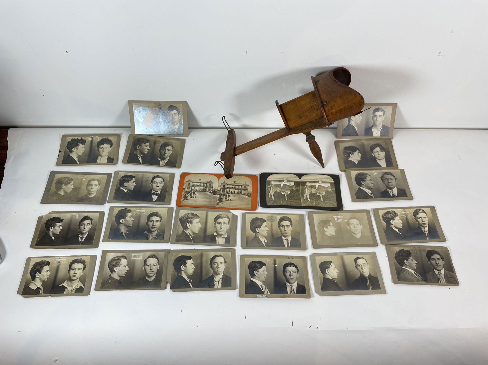 STEREO VIEWER W/ STEREOVIEWS OF INMATES. PROPERTY OF A (1 of 9)