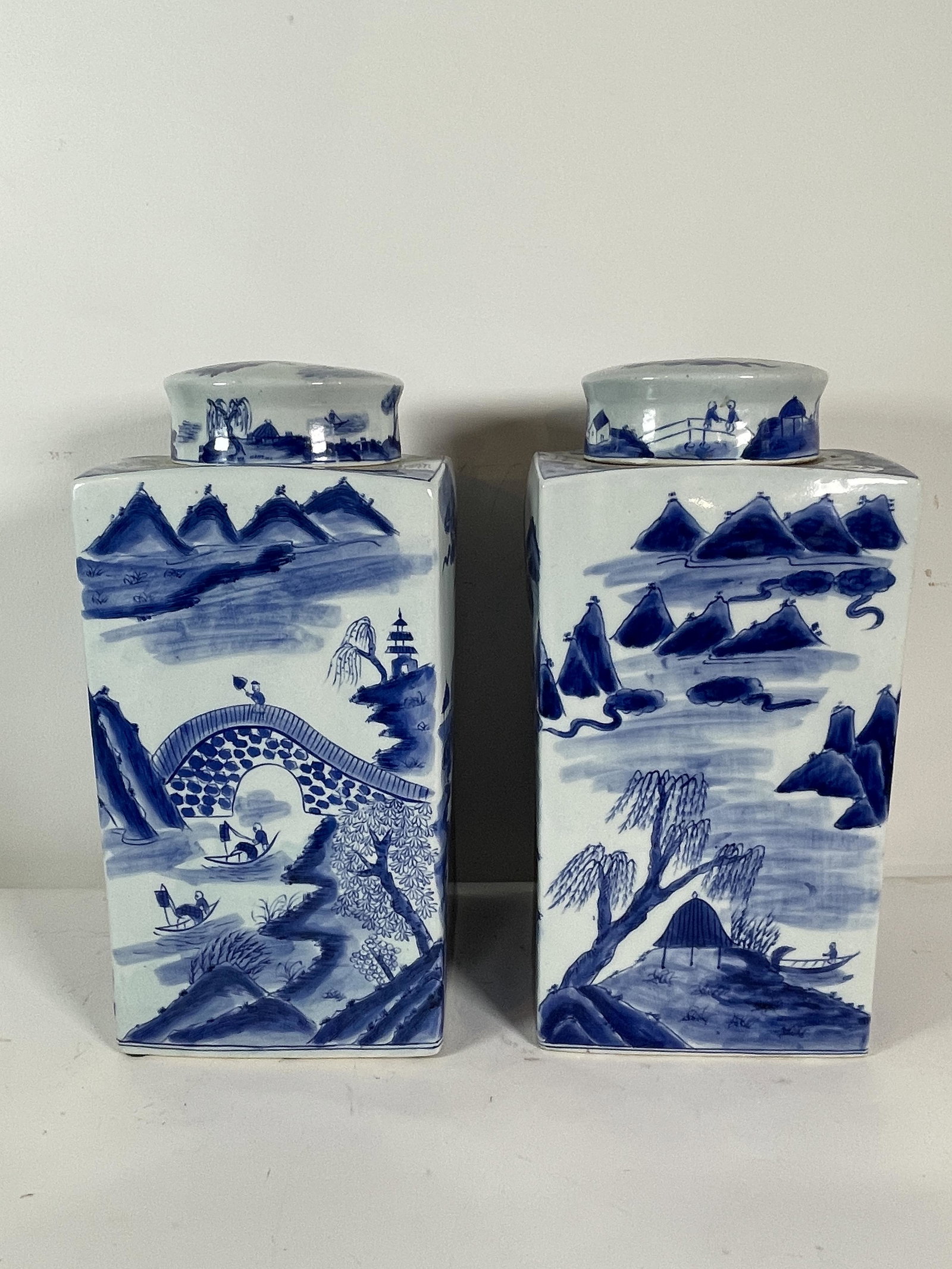 A PAIR OF MOTTAHEDEH COVERED JARS, 14" X 7" X 7".: A PAIR OF MOTTAHEDEH COVERED JARS, 14" X 7" X 7". PROPERTY OF A FINE SAG HARBOR ESTATE