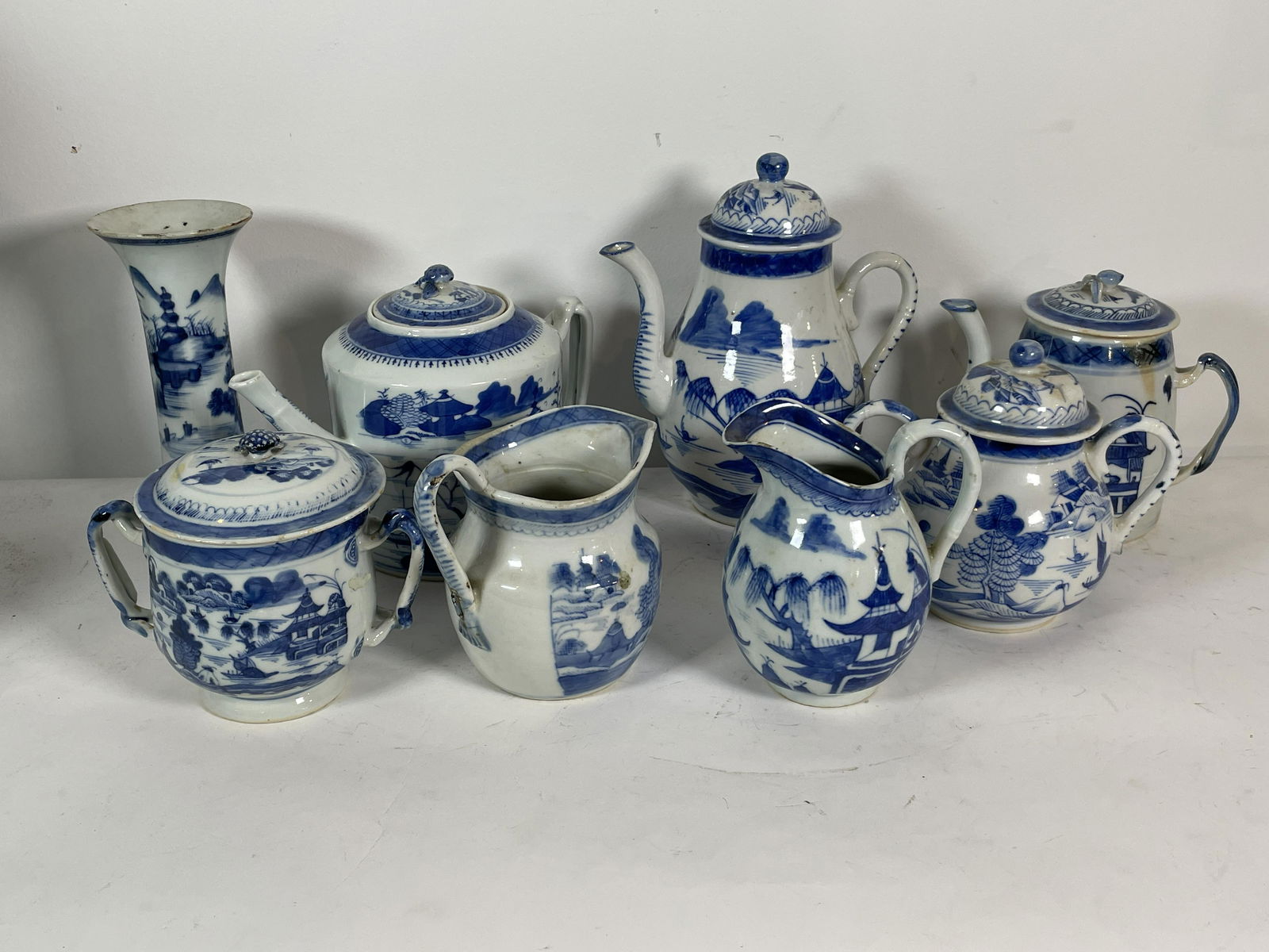 2 TRAYS 19TH CENTURY CANTON TEAPOTS CREAMERS LID. S (1 of 7)