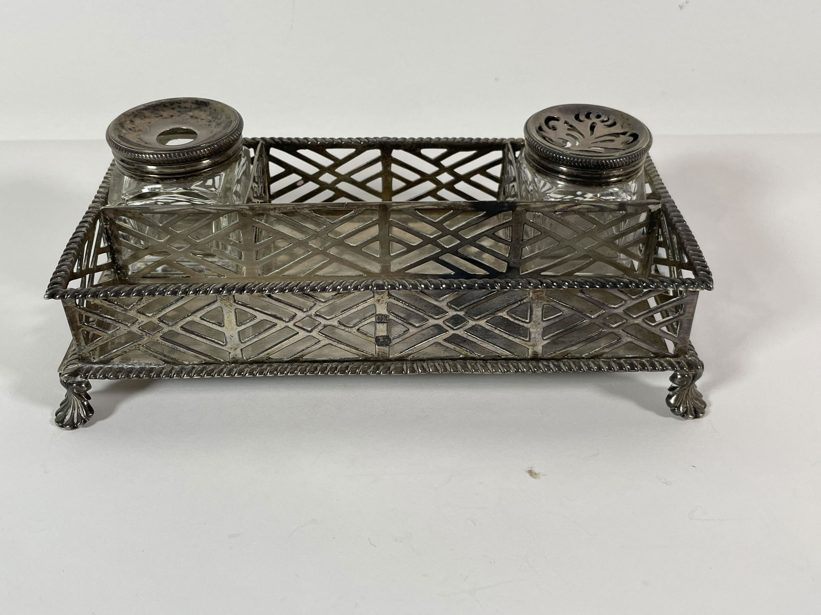 HALLMARKED ENGLISH STERLING SILVER INKWELL SET. (1 of 4)