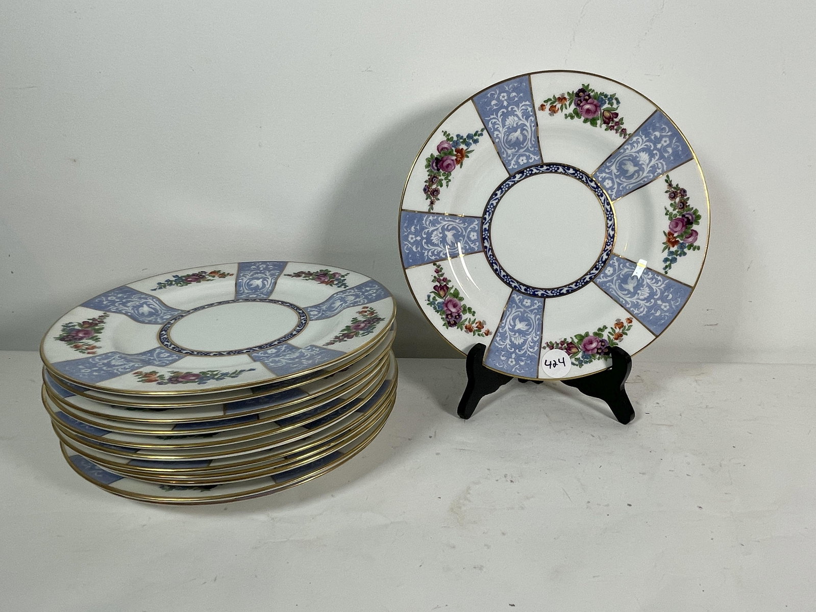 TWELVE CROWN STAFFORDSHIRE DINNER PLATES, 10.75": TWELVE CROWN STAFFORDSHIRE DINNER PLATES, 10.75" DIAMETER