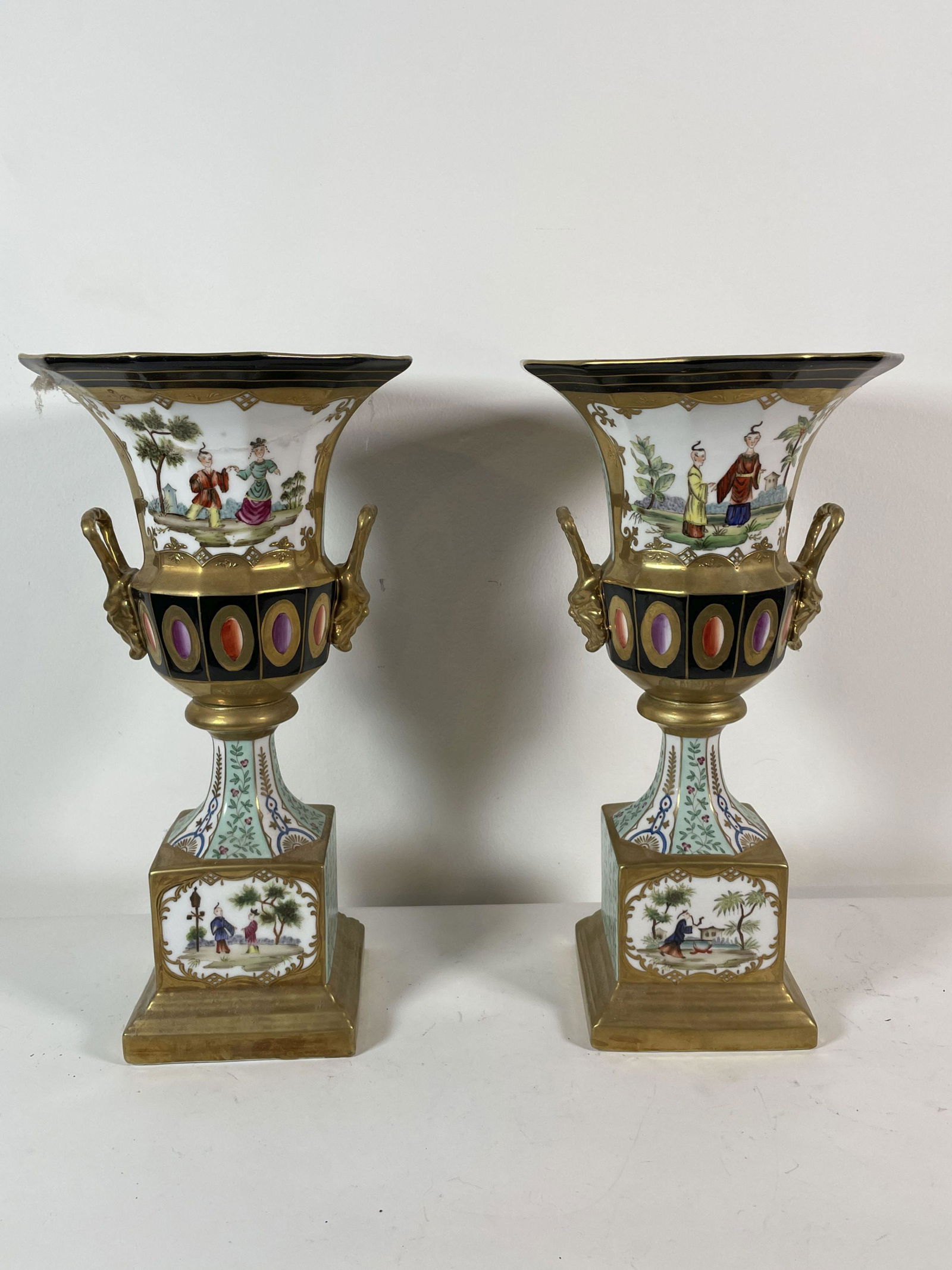 A PAIR OF CHELSEA HOUSE PORCELAIN MANTLE URNS, 13.5" X (1 of 9)