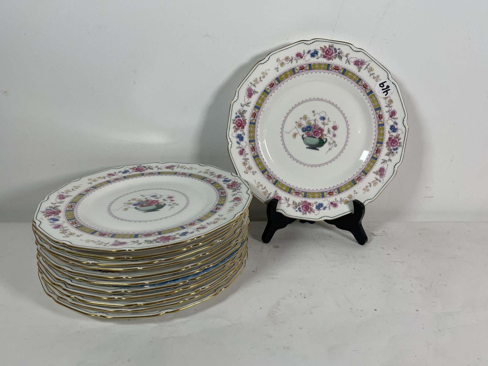 TWELVE ROYAL DOULTON FOR J.E. CALDWELL DINNER PLATES: TWELVE ROYAL DOULTON FOR J.E. CALDWELL DINNER PLATES